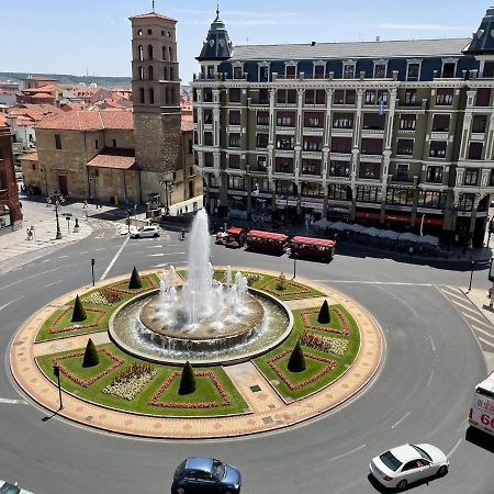 Apartamentos Gyc Vistas A Santo Domingo León Dış mekan fotoğraf