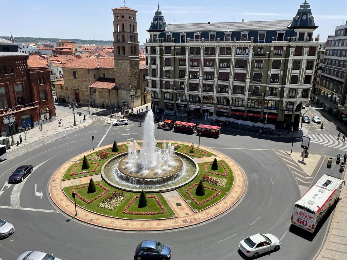 Apartamentos Gyc Vistas A Santo Domingo León Dış mekan fotoğraf