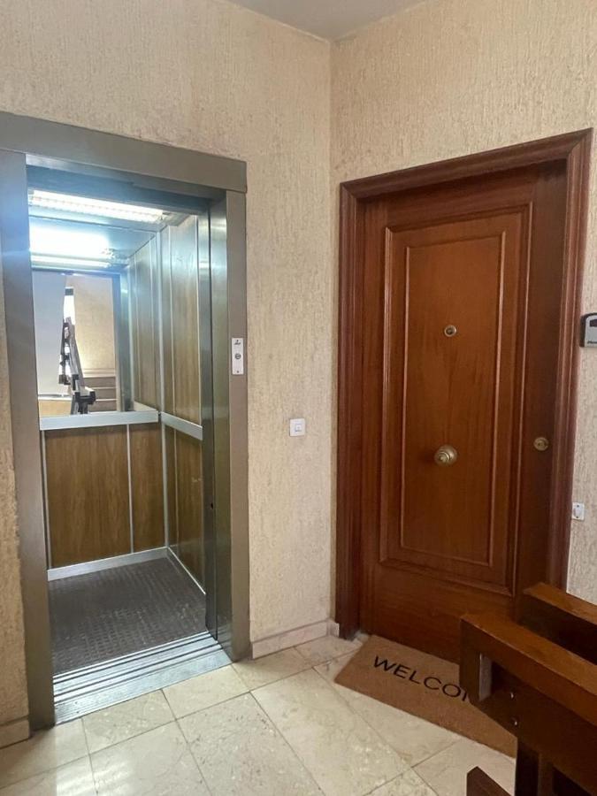 Apartamentos Gyc Vistas A Santo Domingo León Dış mekan fotoğraf
